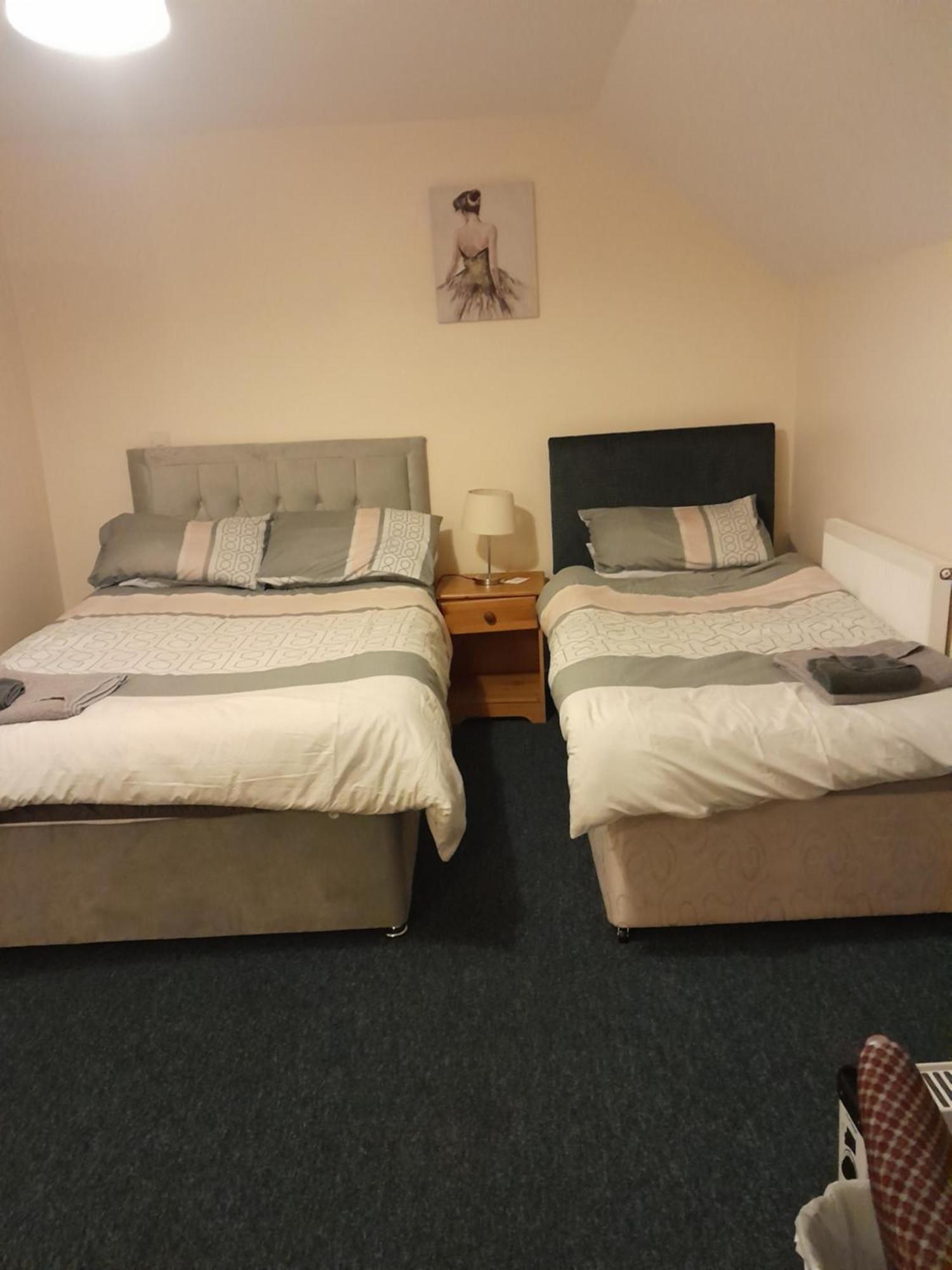 Kings Arms Guest House Ebbw Vale Buitenkant foto