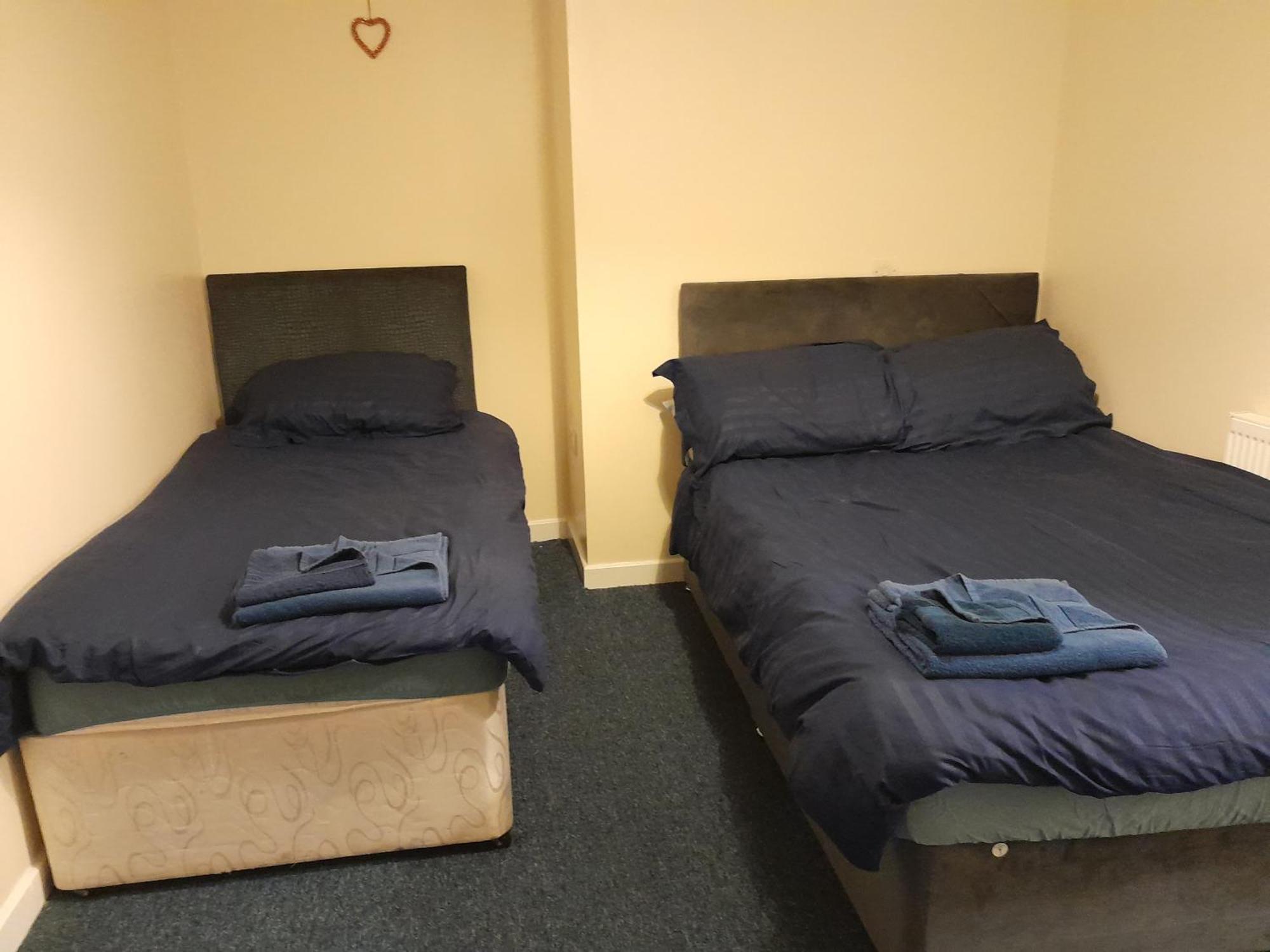 Kings Arms Guest House Ebbw Vale Buitenkant foto