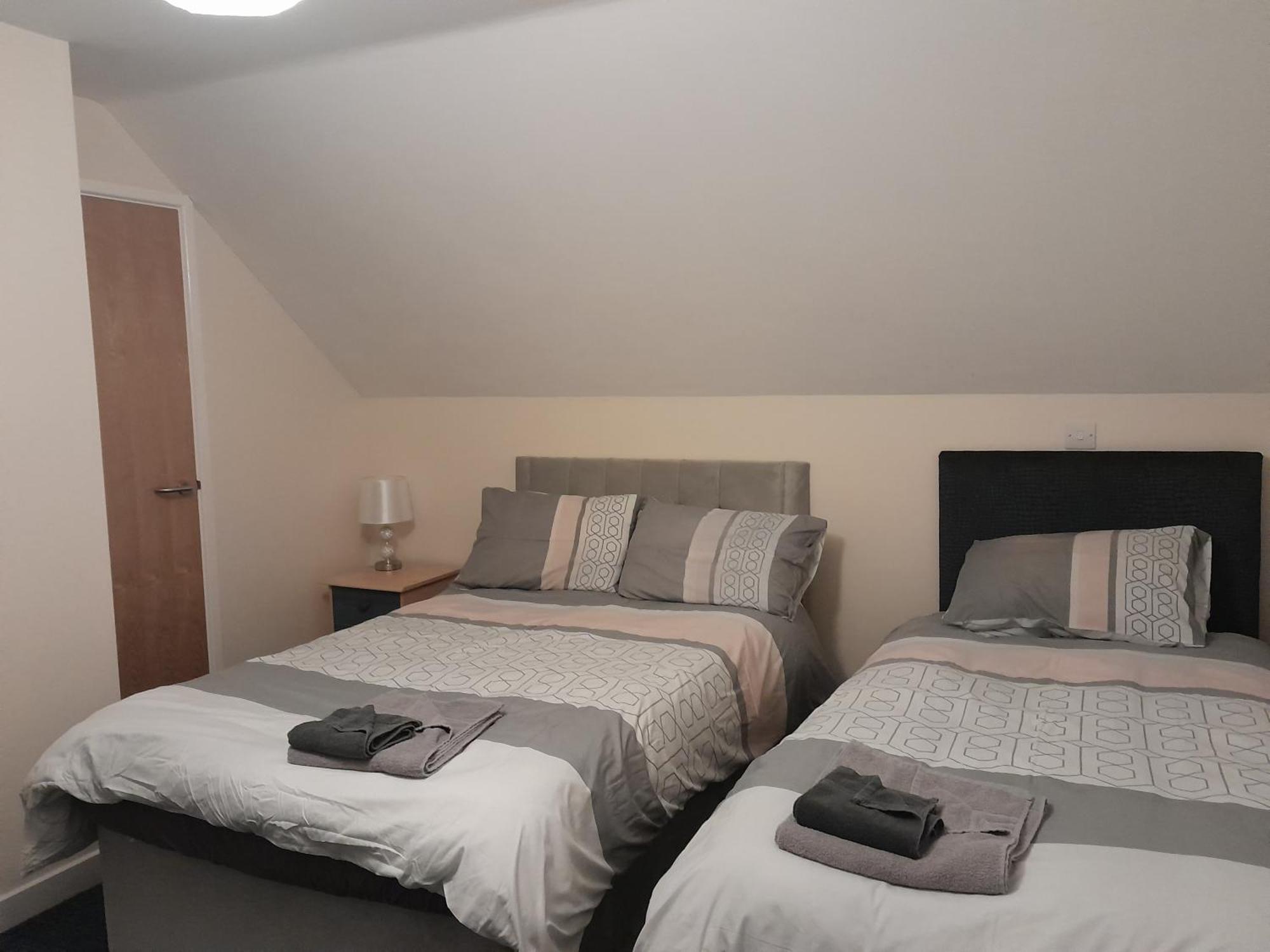 Kings Arms Guest House Ebbw Vale Buitenkant foto